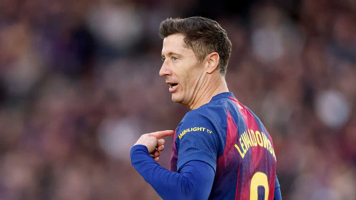 “Lewy” przed trudną decyzją. Będzie musiał wybierać, jeśli chce zostać w FC Barcelonie