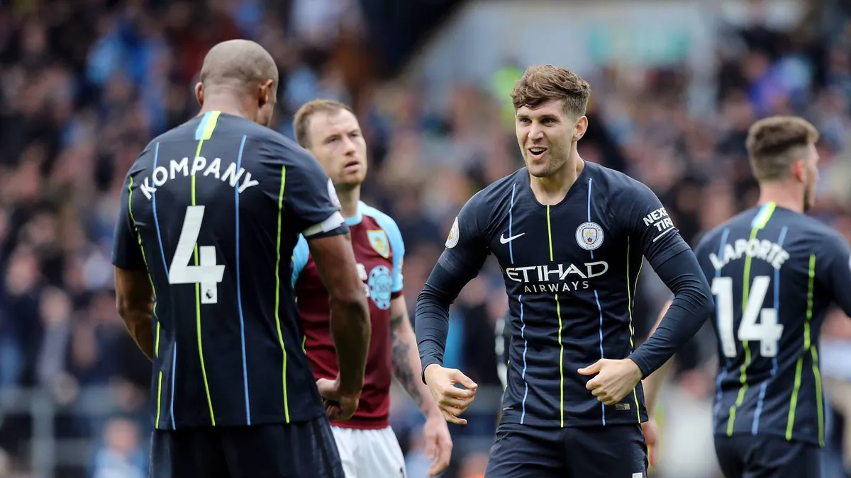 Bayern rozważa zaskakujący transfer. To świetny znajomy Kompany’ego
