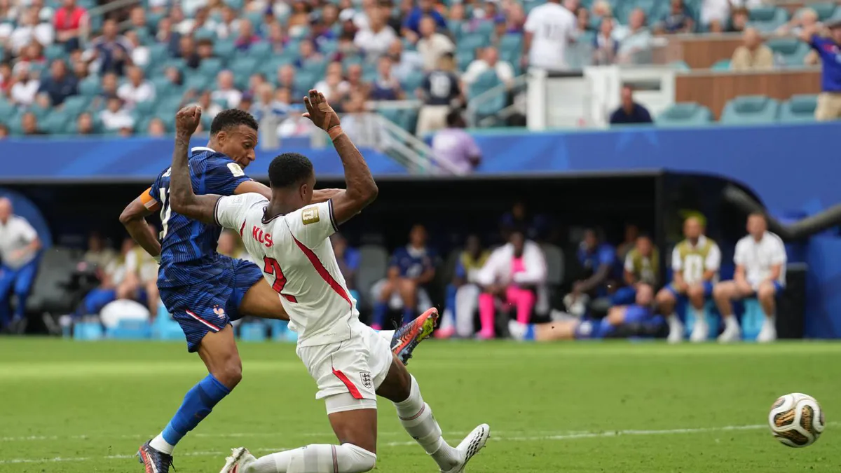 Odpada opcja dla Kounde. Arsenal woli reprezentanta Anglii