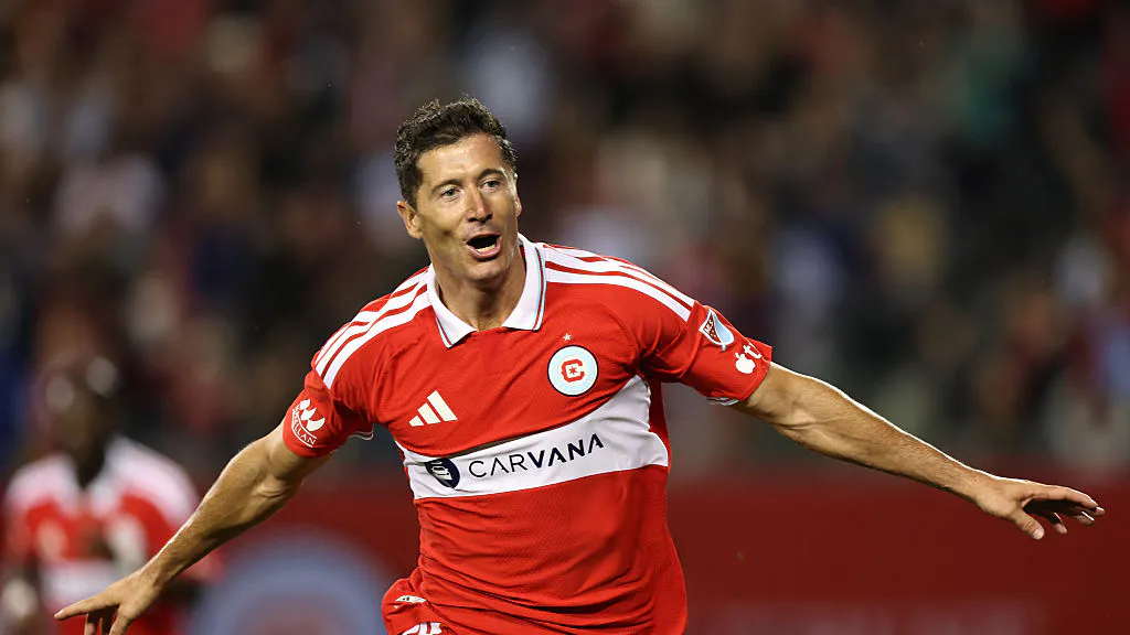 Za to płacą mu wielkie pieniądze. Robert Lewandowski bohaterem Chicago Fire